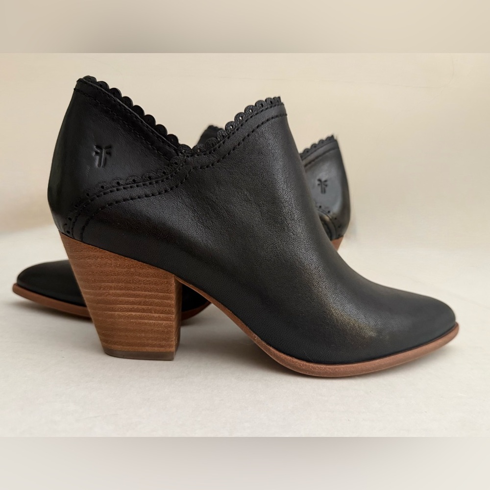 Frye Black Reed Scallop Shootie Leather Ankle Booties 8.5M
